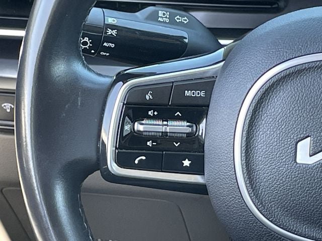 Used 2025 Kia Carnival FWD image 12