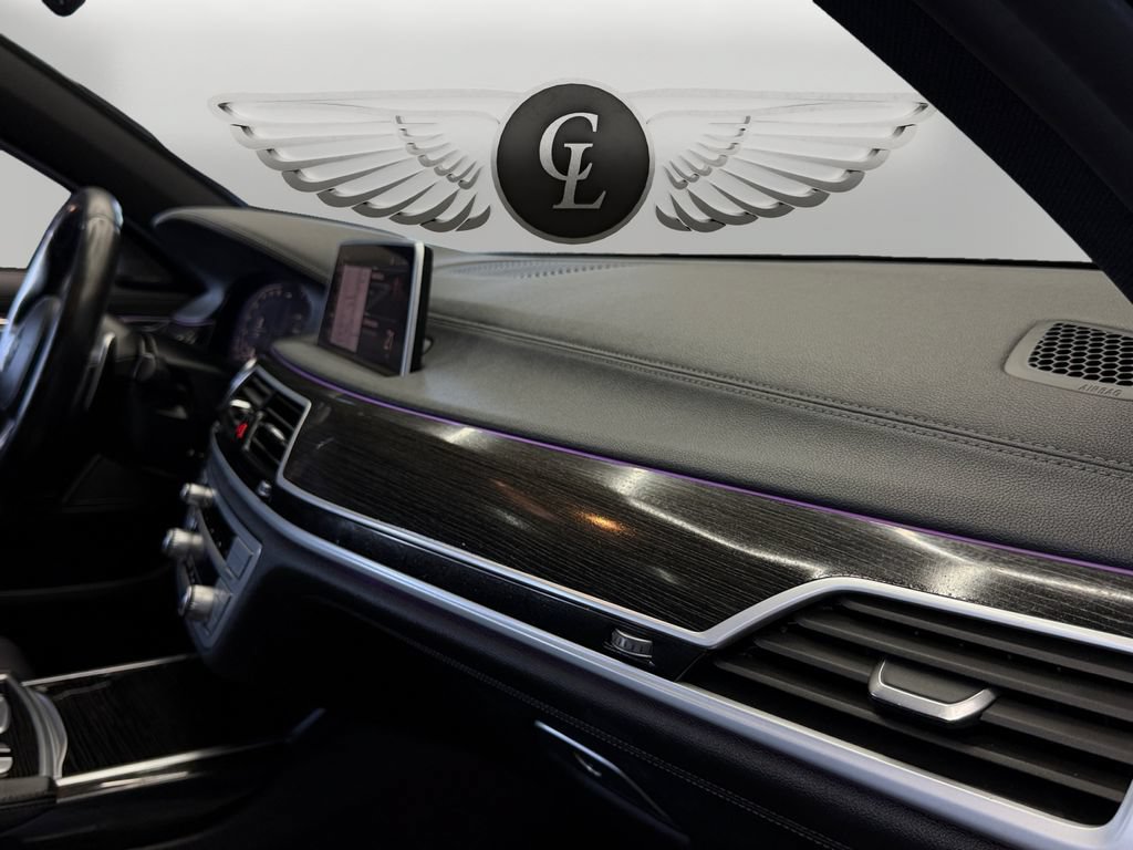 Used 2021 BMW 740i w/ M Sport Package RWD image 19