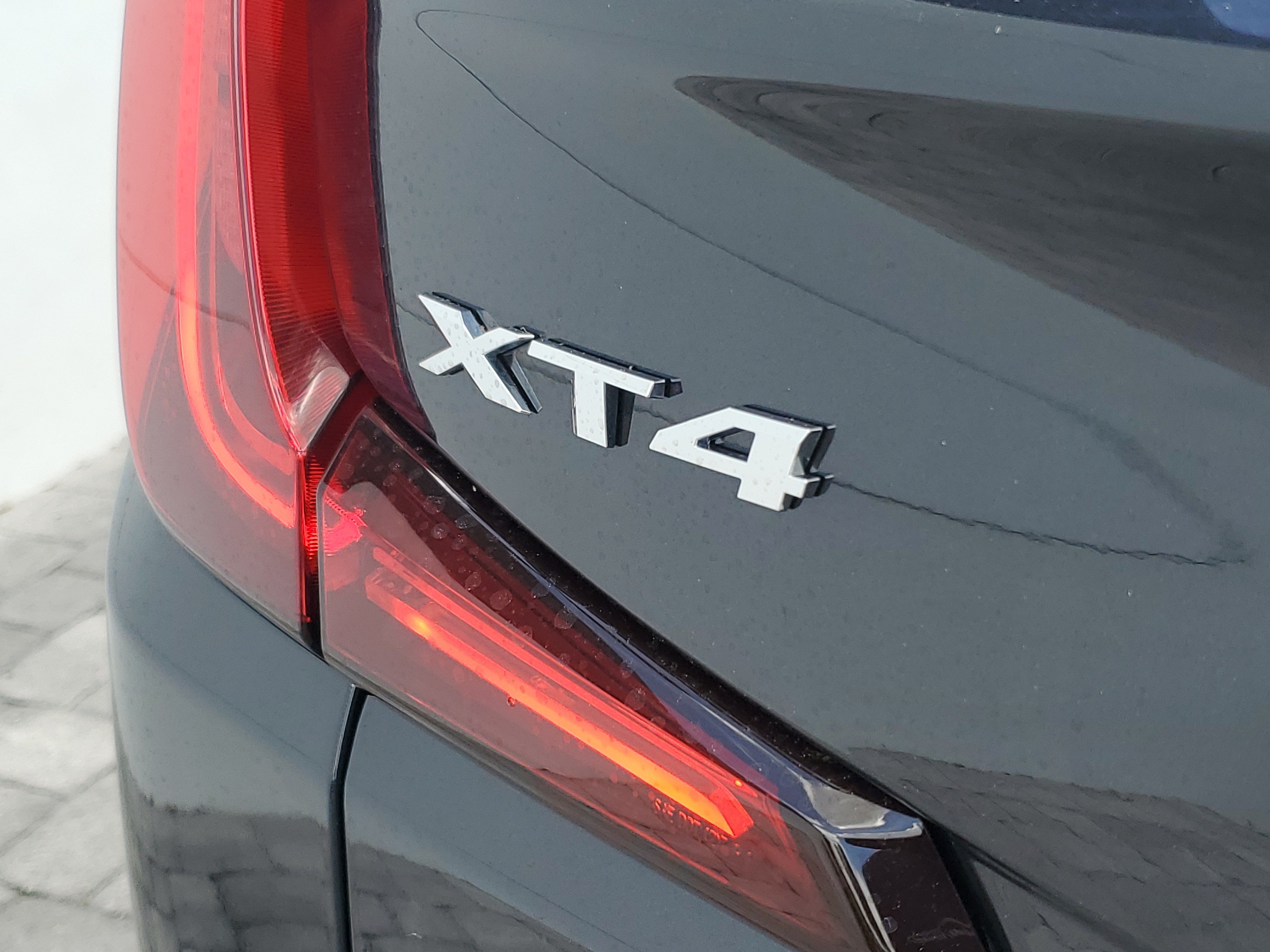 Certified 2023 Cadillac XT4 Luxury w/ Cold Weather Package FWD image 9