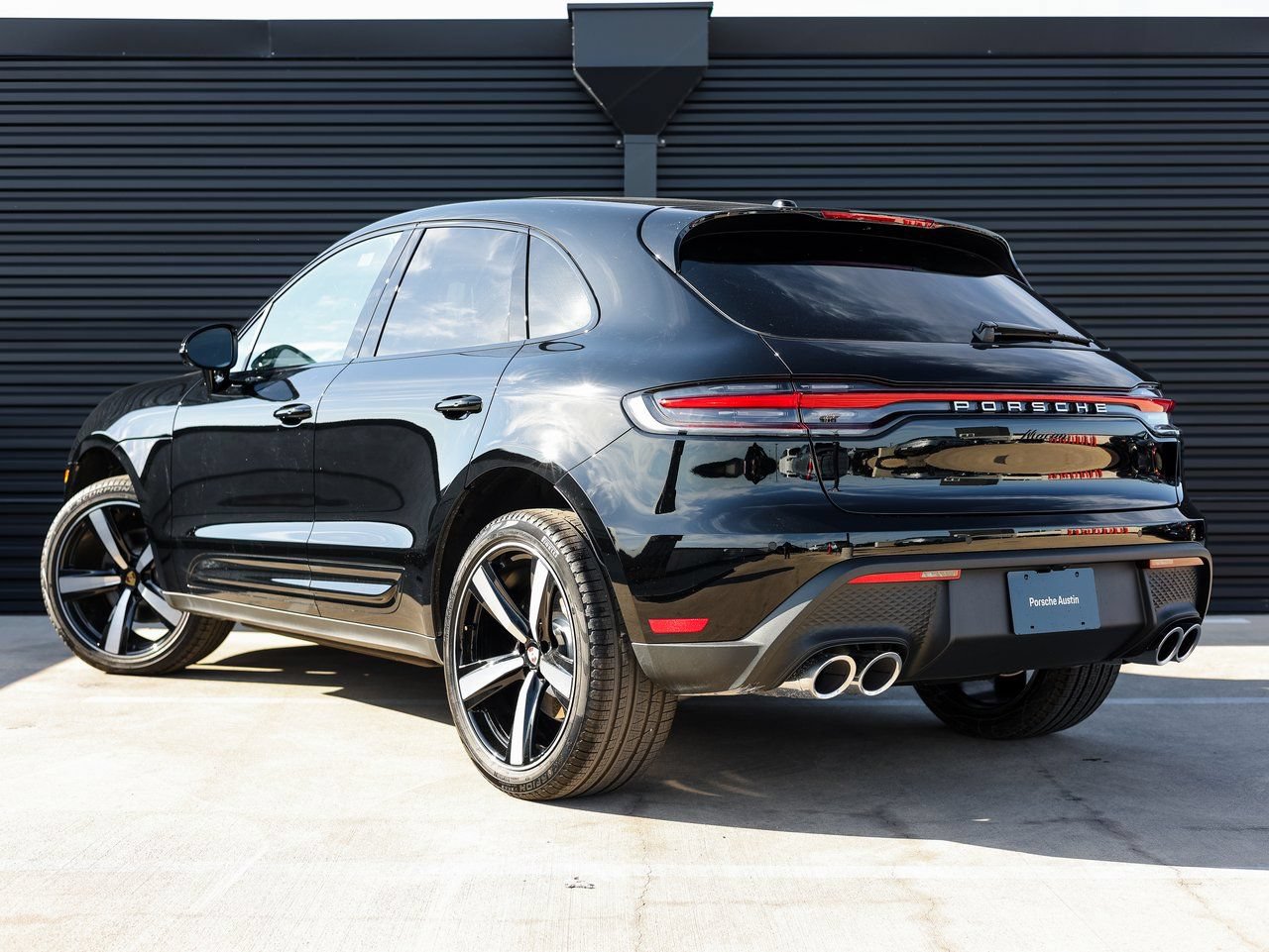 Certified 2026 Porsche Macan AWD/4WD image 3