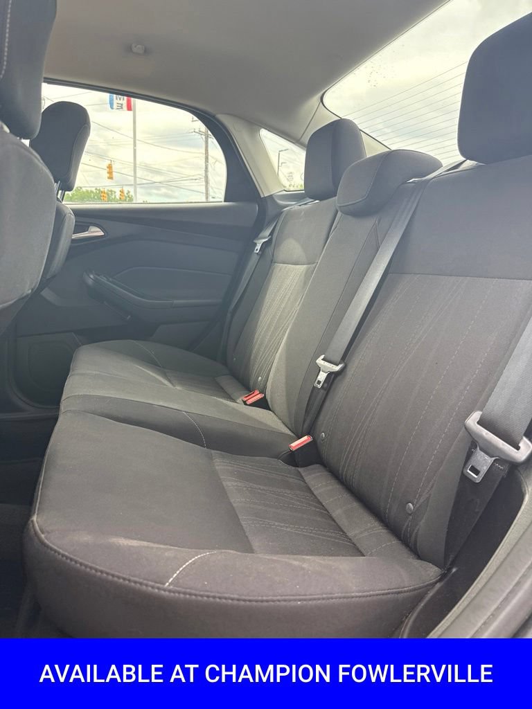 Used 2018 Ford Focus SE w/ SE Appearance Package FWD image 18