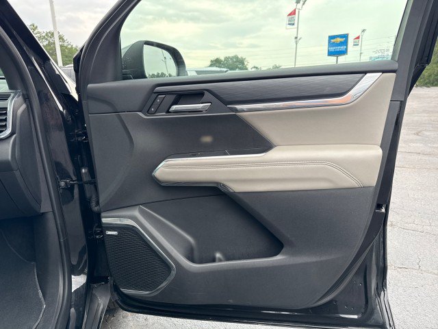 Used 2026 GMC Acadia Elevation w/ Elevation Premium Package FWD image 12