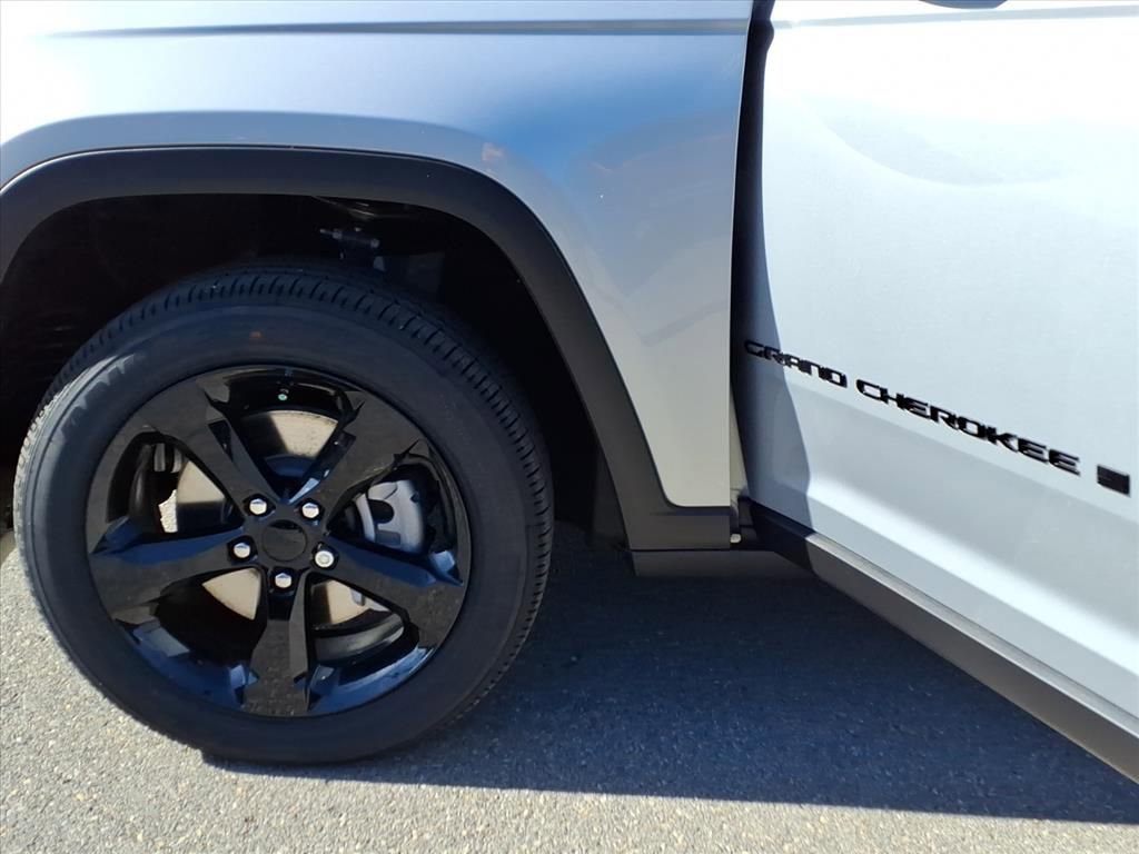 New 2025 Jeep Grand Cherokee L Altitude image 36