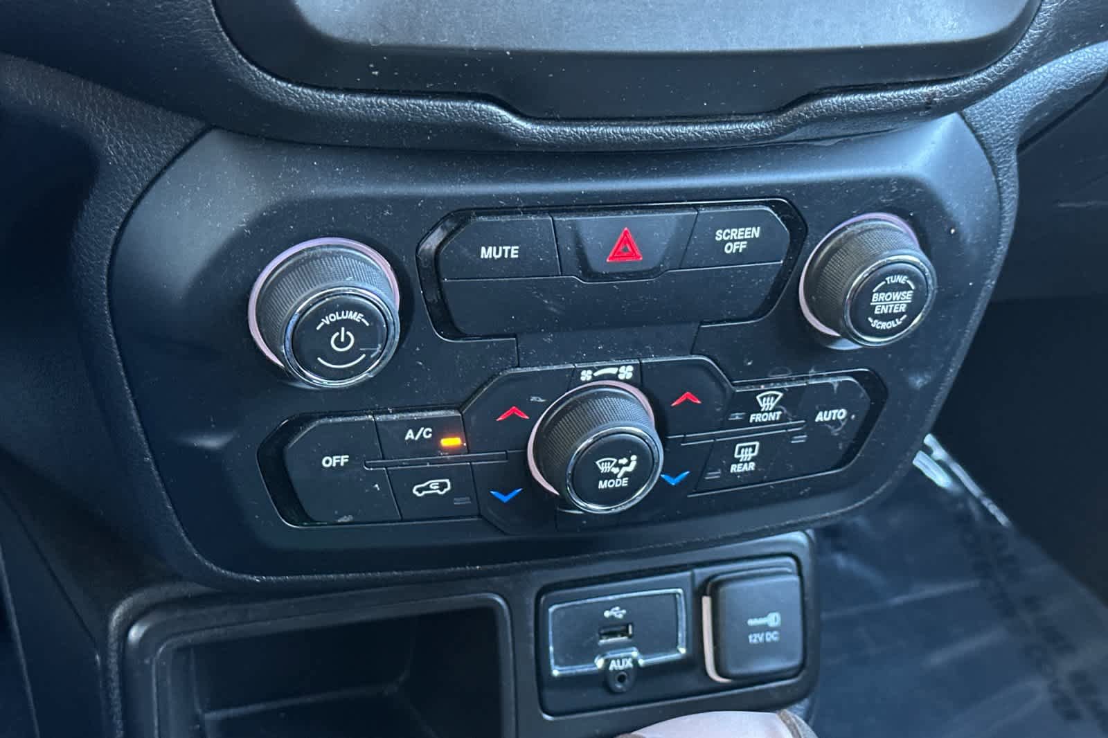 Used 2020 Jeep Renegade Altitude FWD image 22