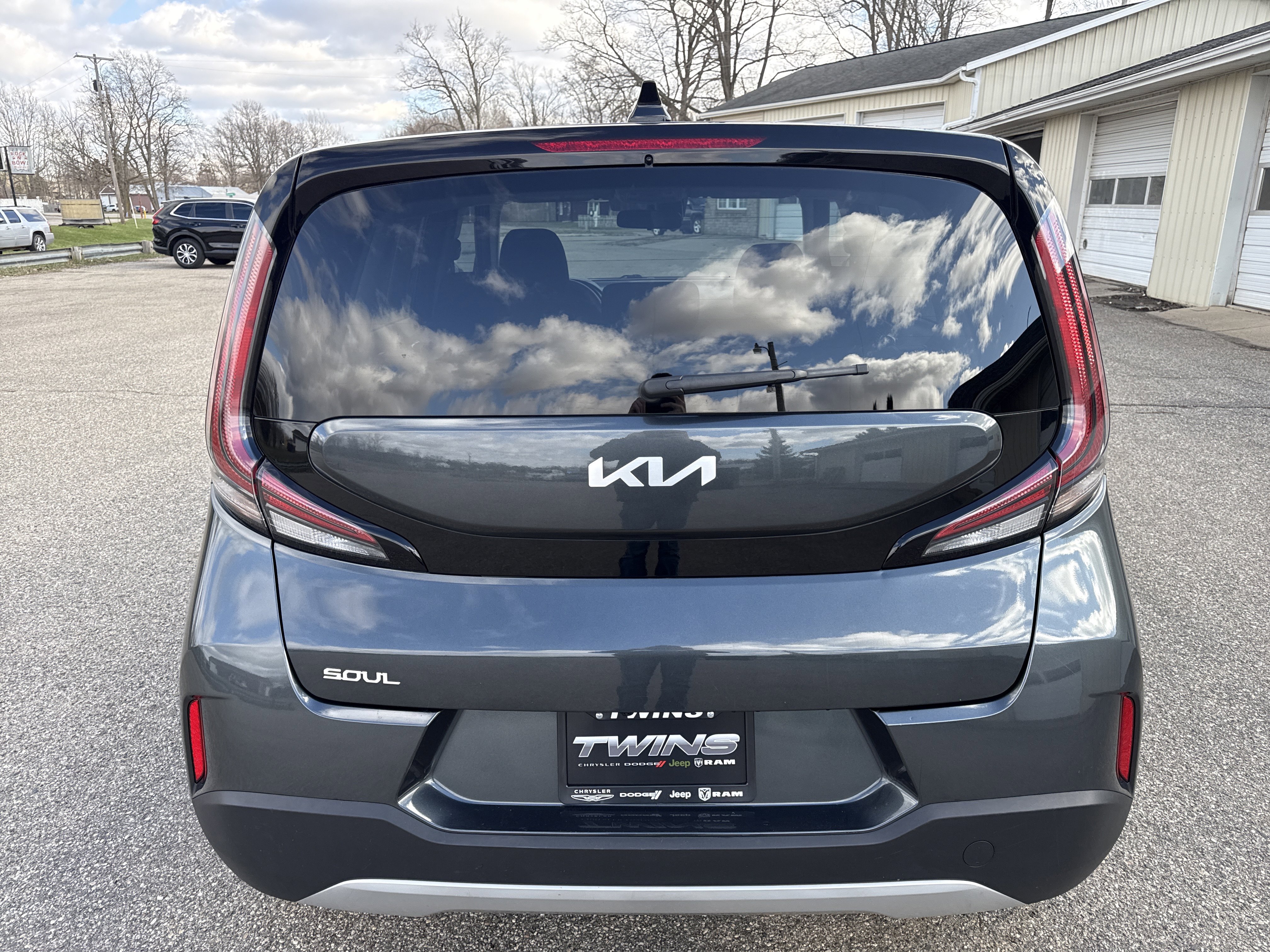 Used 2025 Kia Soul LX w/ LX Technology Package image 4