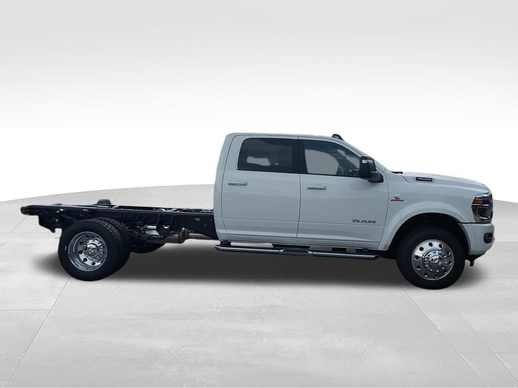New 2026 RAM 4500 4x4 Crew Cab DRW w/ Laramie Trim Package image 9