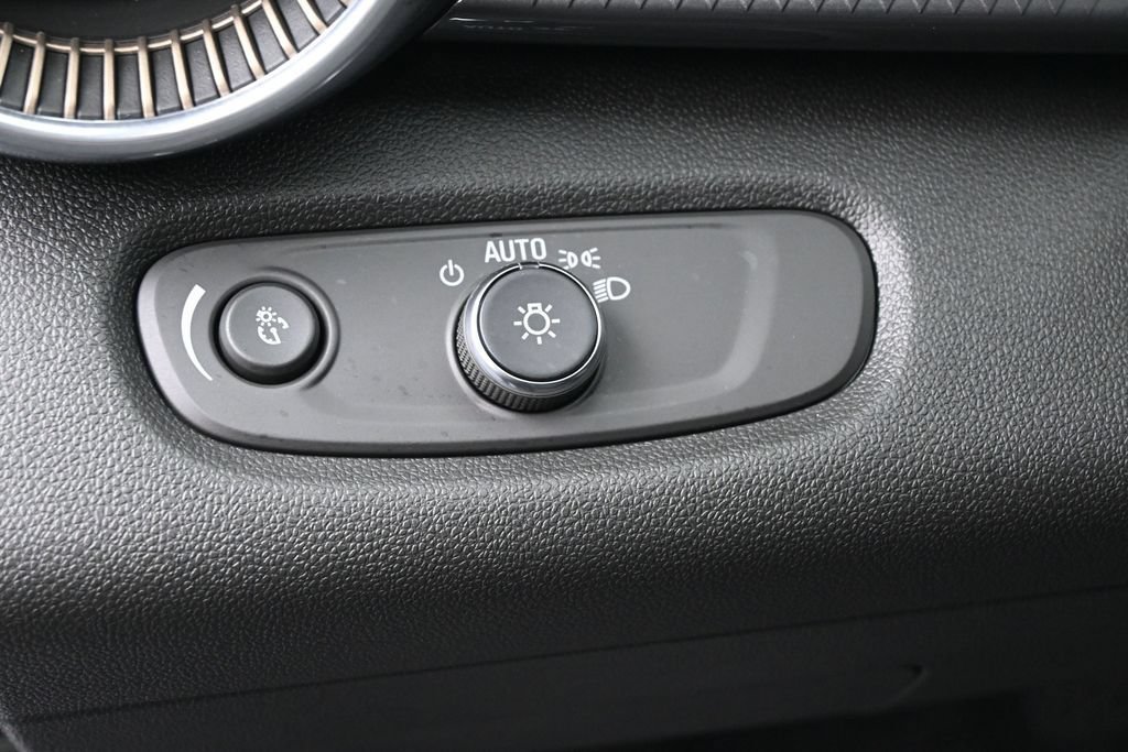 Used 2025 Chevrolet Trax ACTIV FWD image 16
