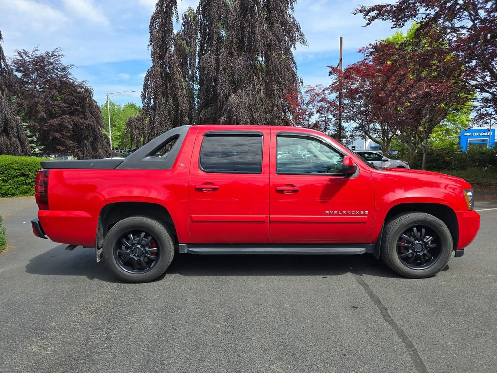 Used 2009 Chevrolet Avalanche LT AWD/4WD image 3