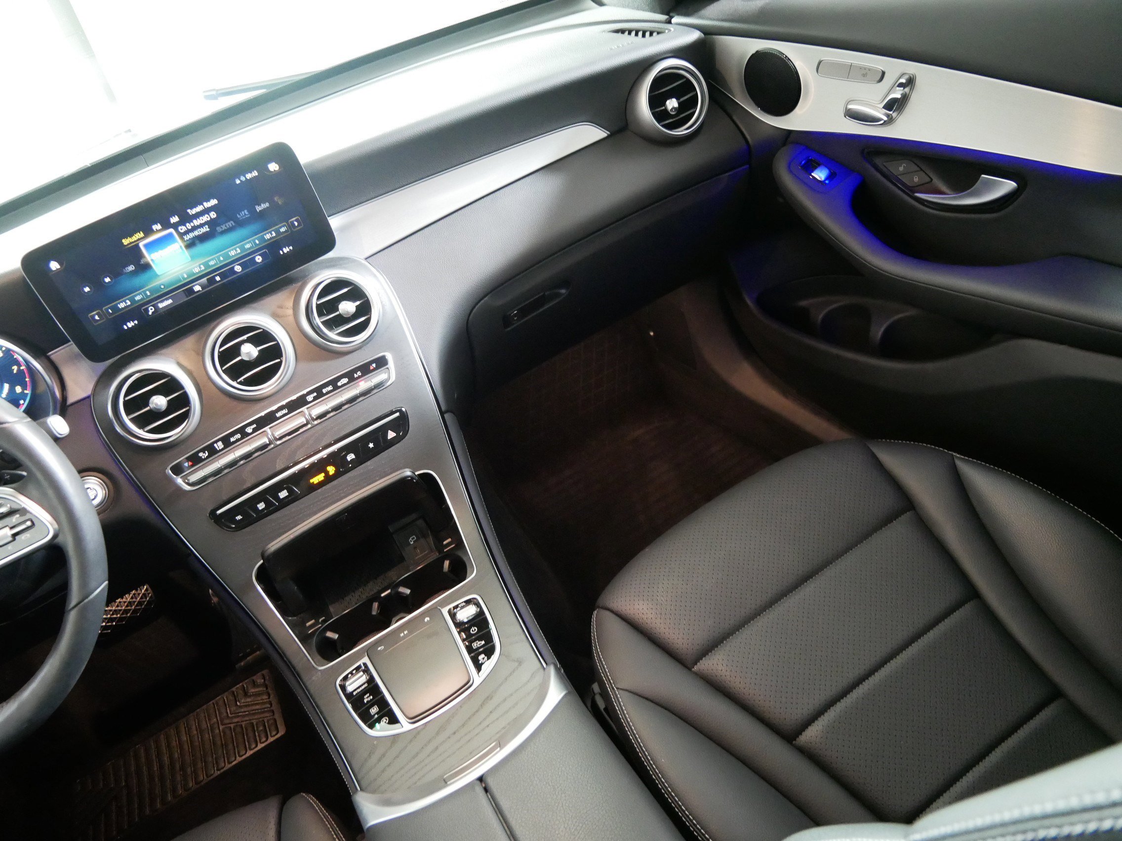 Used 2021 Mercedes-Benz GLC 300 4MATIC image 11