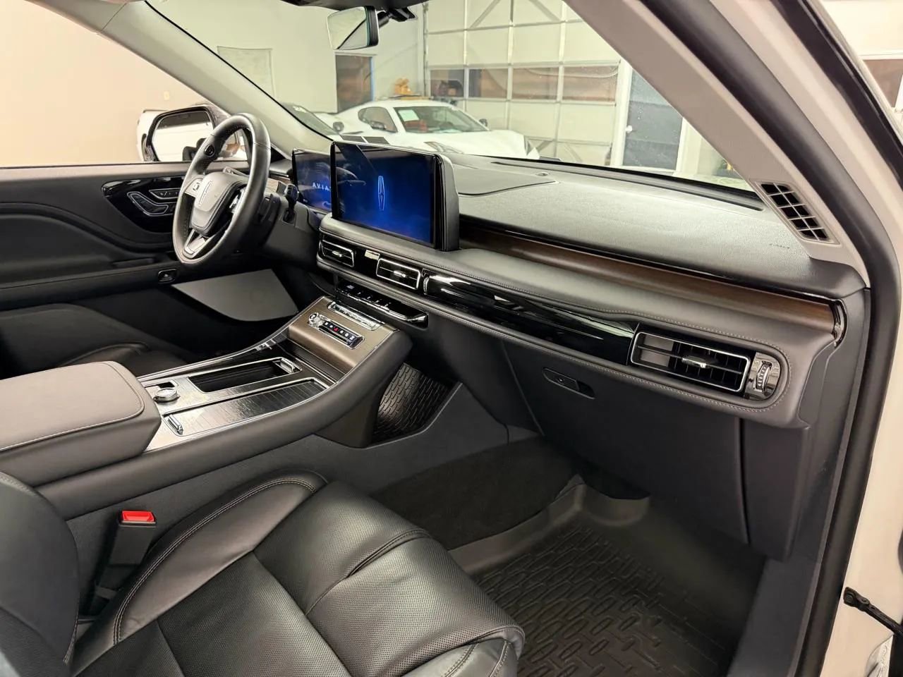 Used 2025 Lincoln Aviator Reserve w/ Equipment Group 201A AWD/4WD image 44