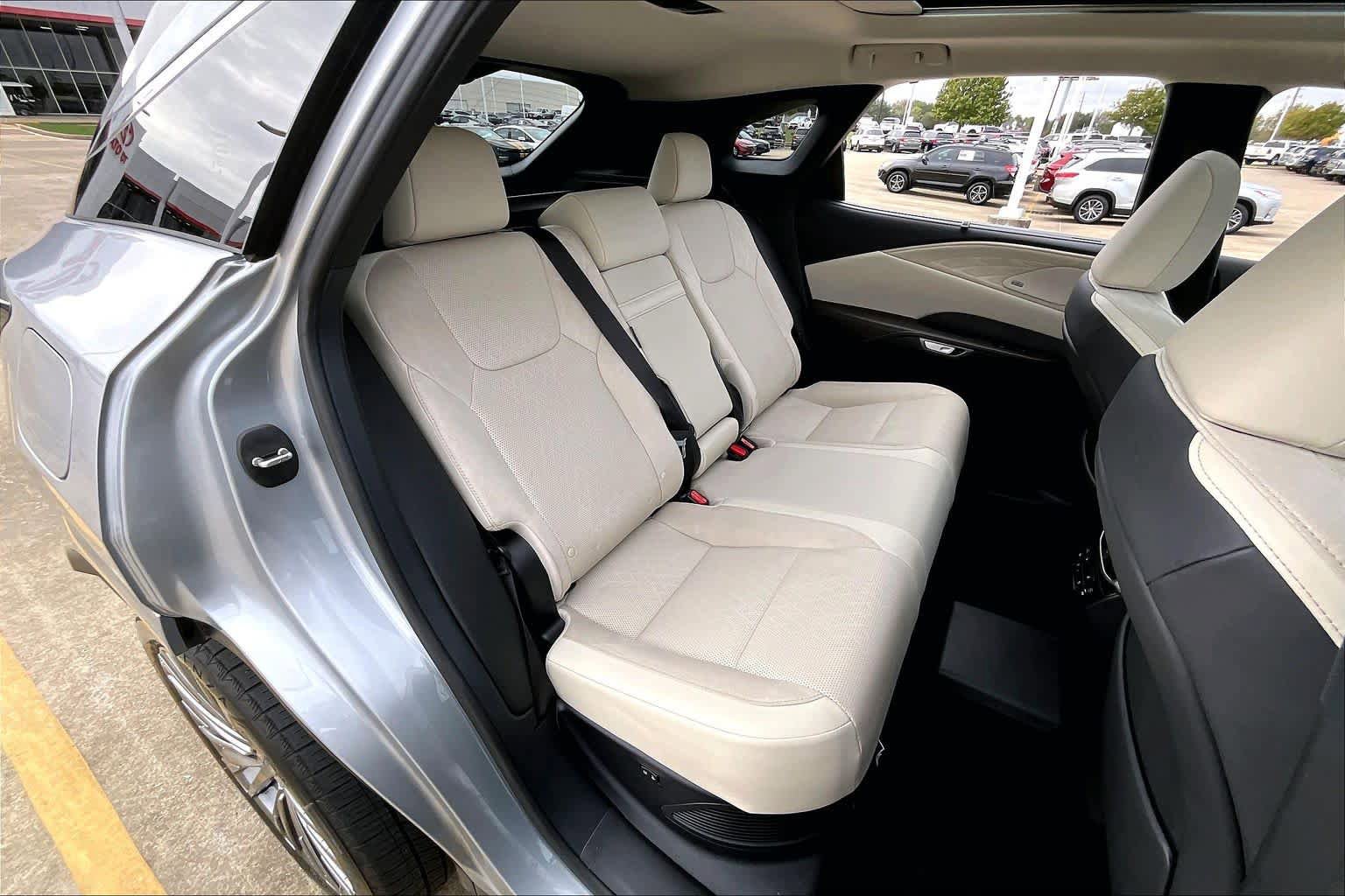 Certified 2025 Lexus RX 450h Luxury w/ Convenience Package image 40
