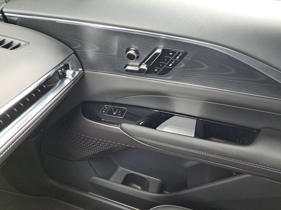 Certified 2025 Cadillac Lyriq Sport image 31
