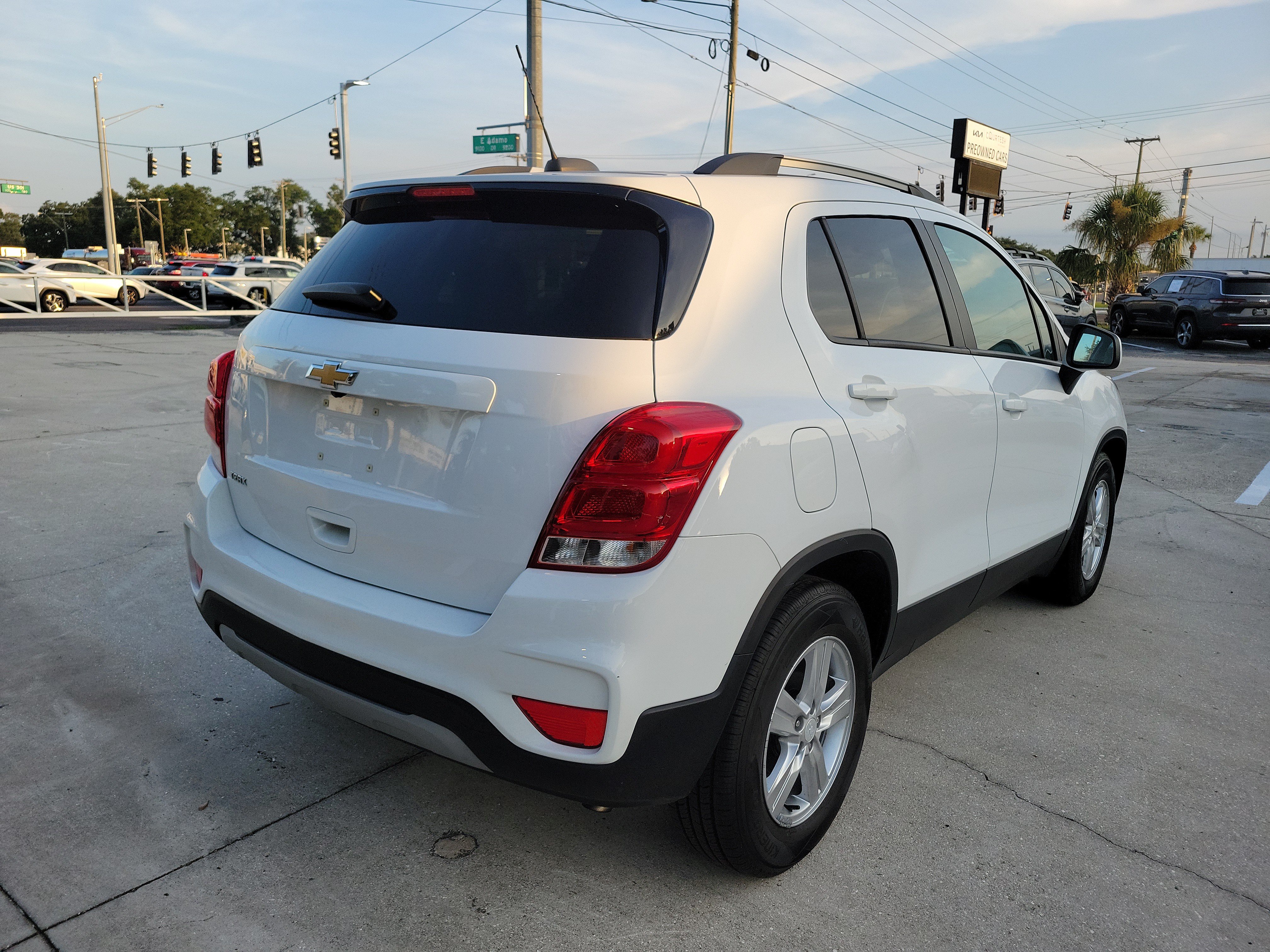 Used 2021 Chevrolet Trax LT FWD image 3