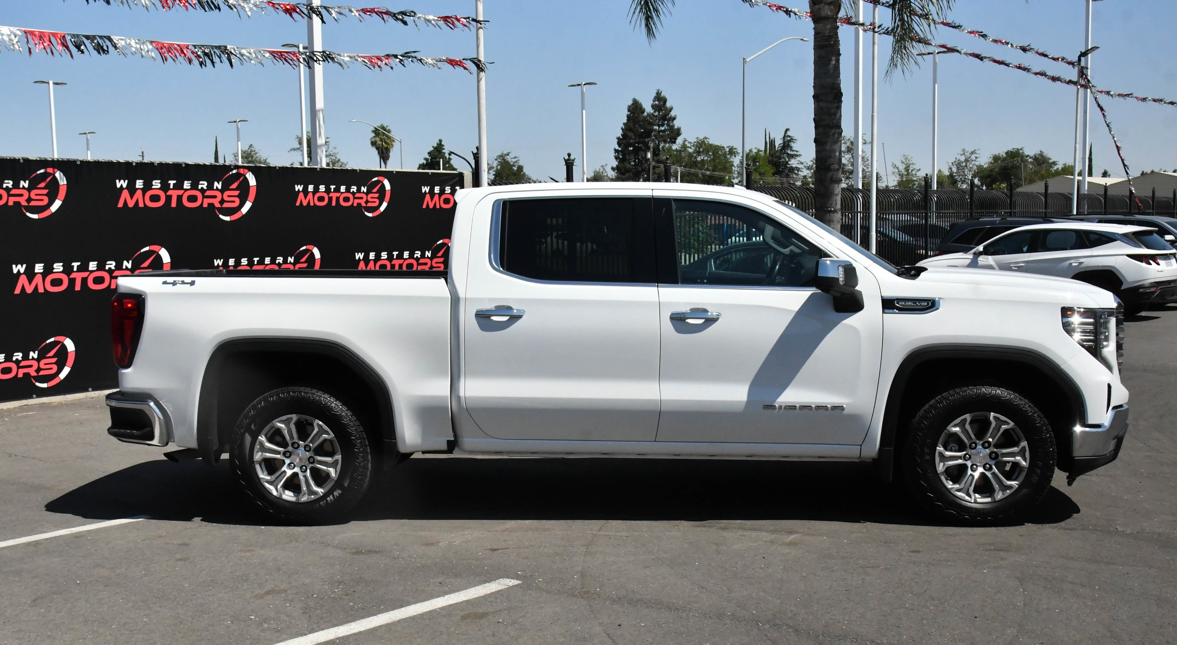 Used 2024 GMC Sierra 1500 SLT image 9