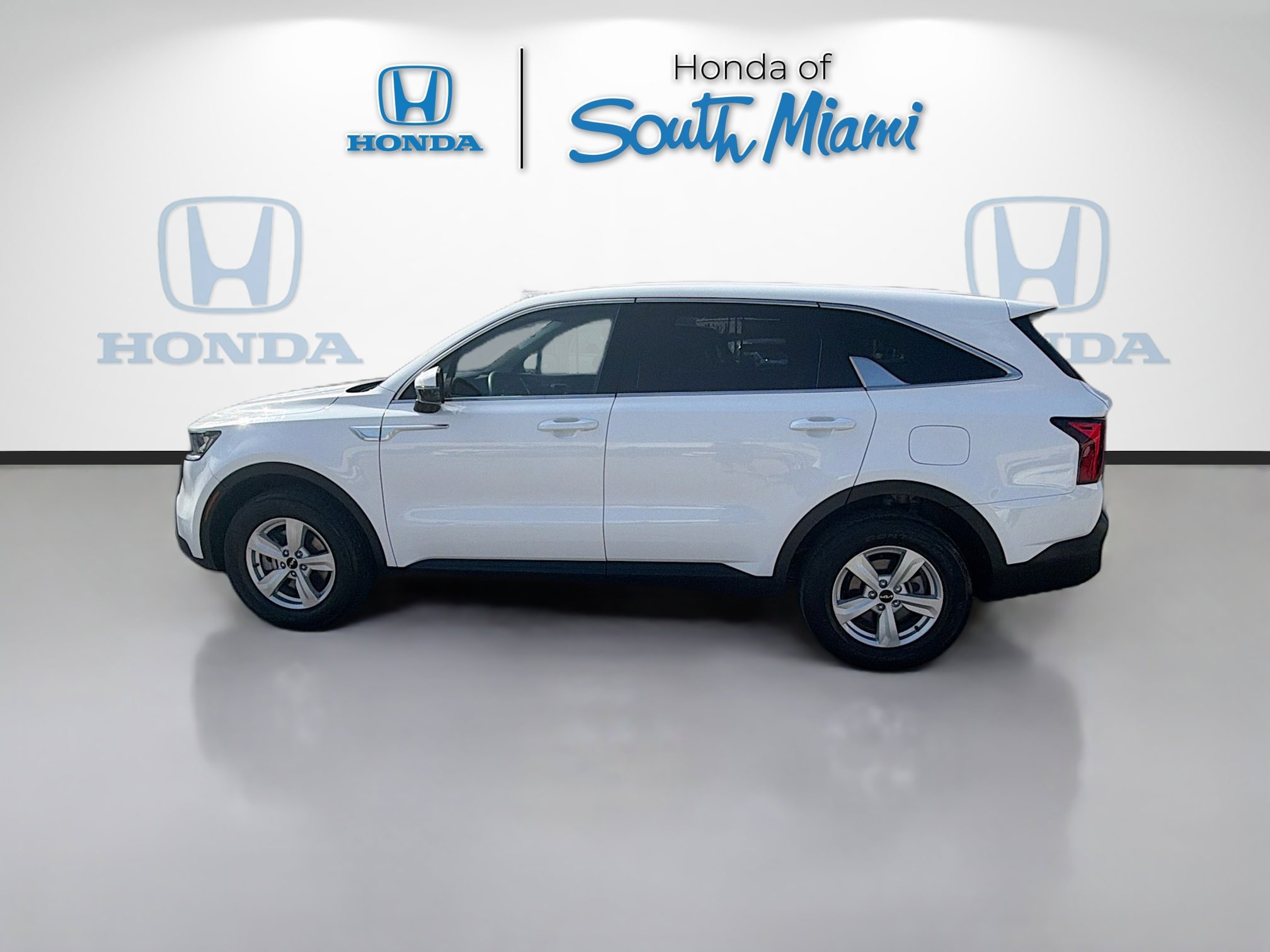 Used 2023 Kia Sorento LX image 4