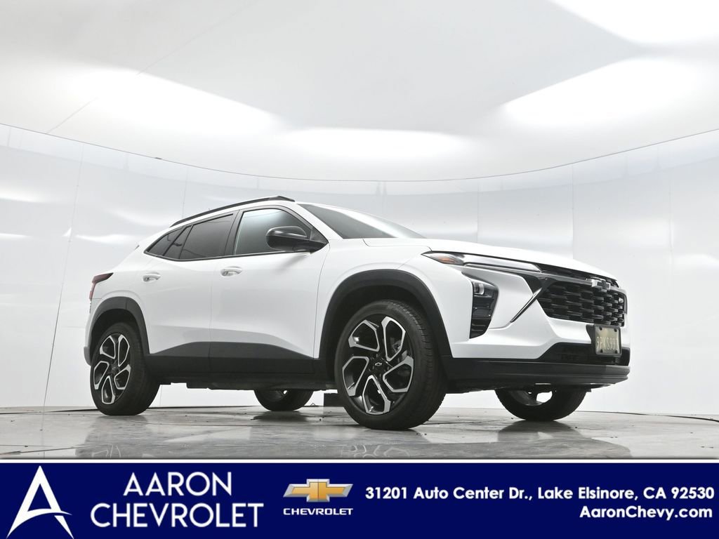 Used 2024 Chevrolet Trax RS w/ Sunroof Package image 2