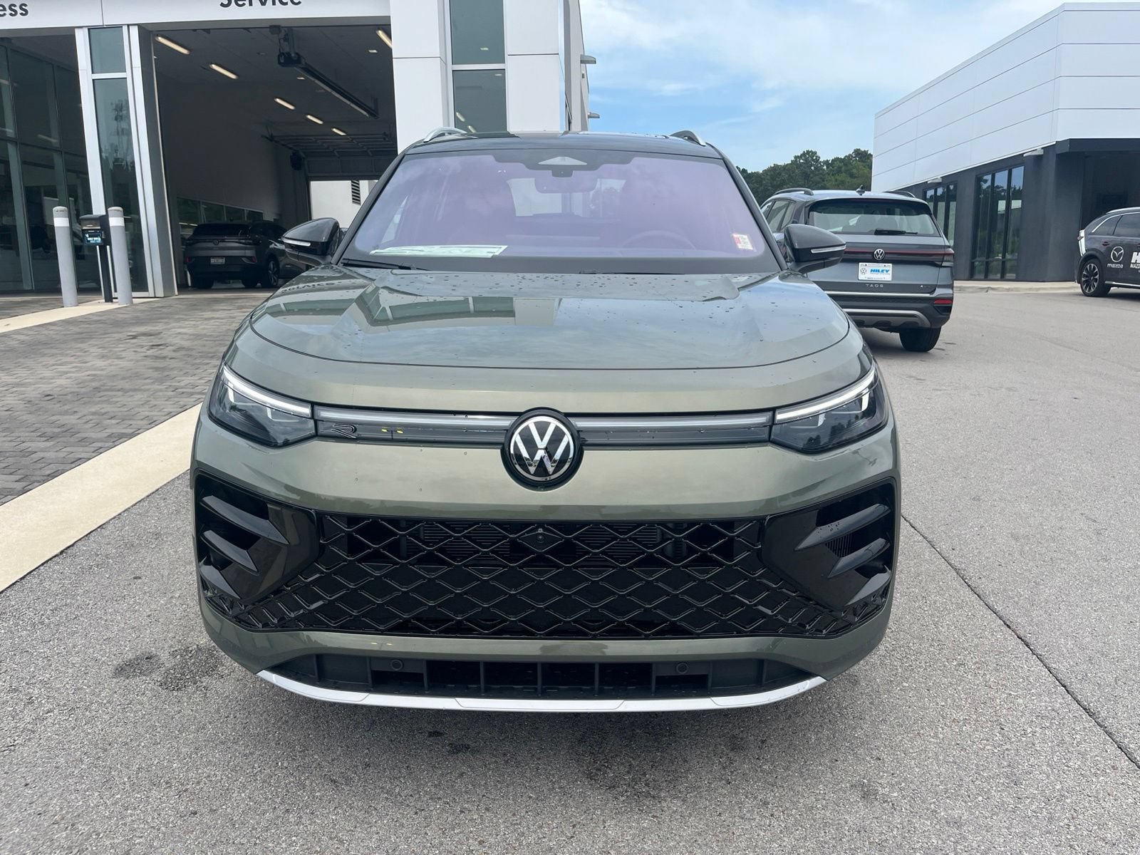 New 2026 Volkswagen Tiguan SEL R-Line AWD/4WD image 2