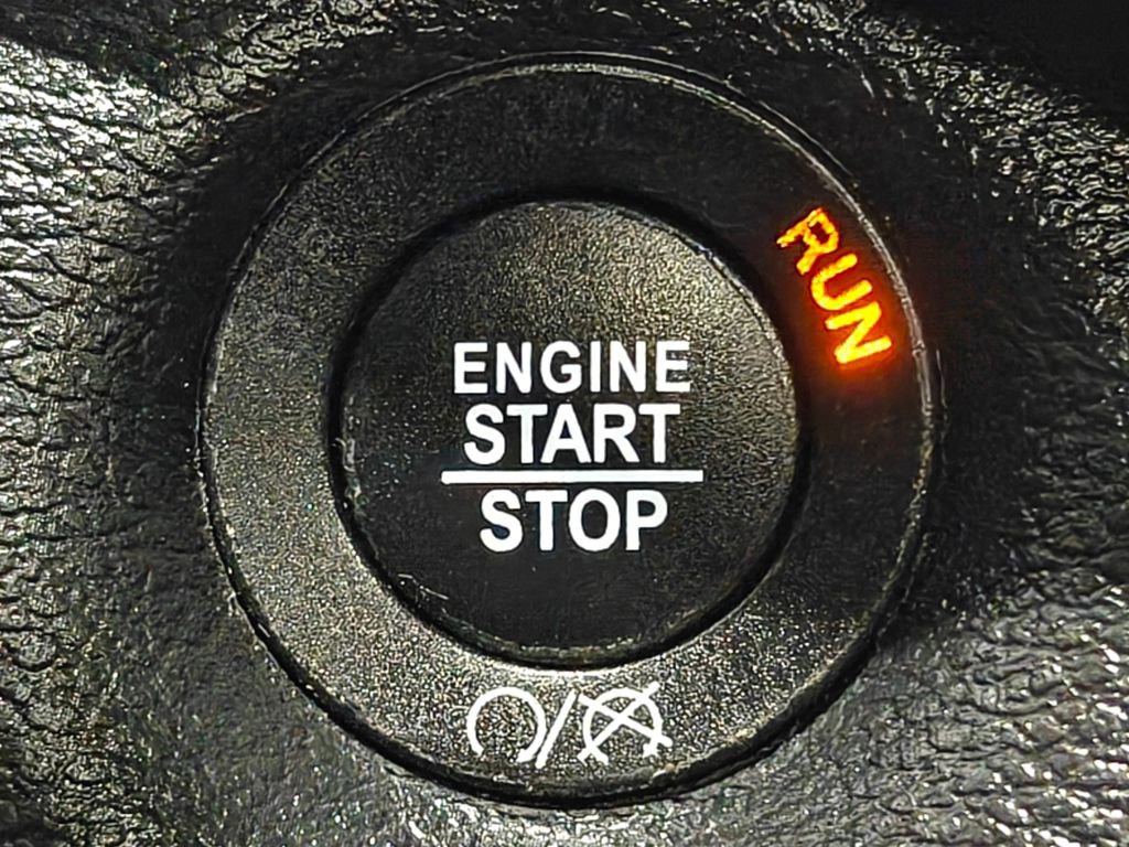 Used 2020 Jeep Cherokee Trailhawk image 14