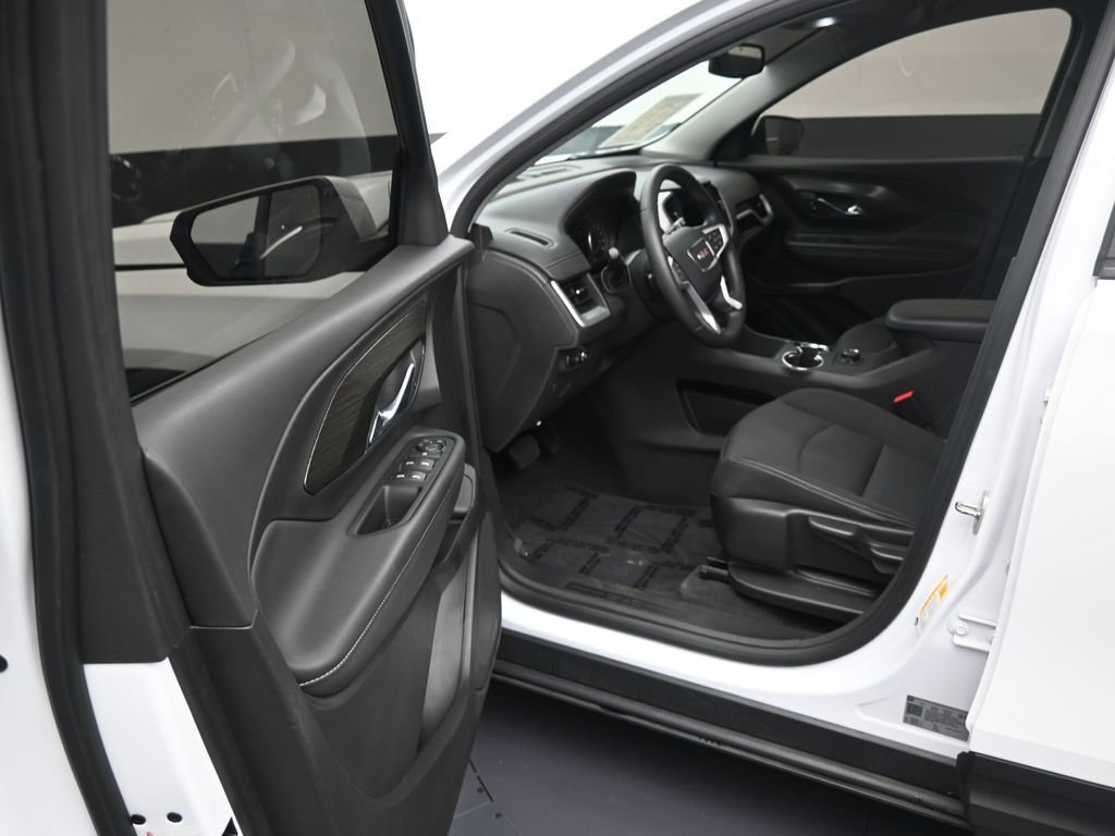 Used 2024 GMC Terrain SLE image 10