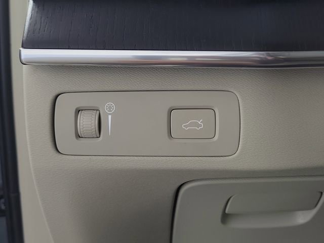 Used 2020 Volvo XC90 T5 Momentum AWD/4WD image 25