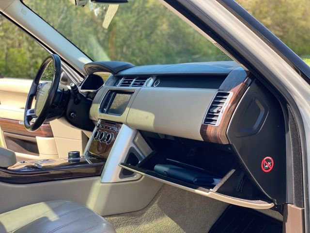 Used 2015 Land Rover Range Rover HSE image 18