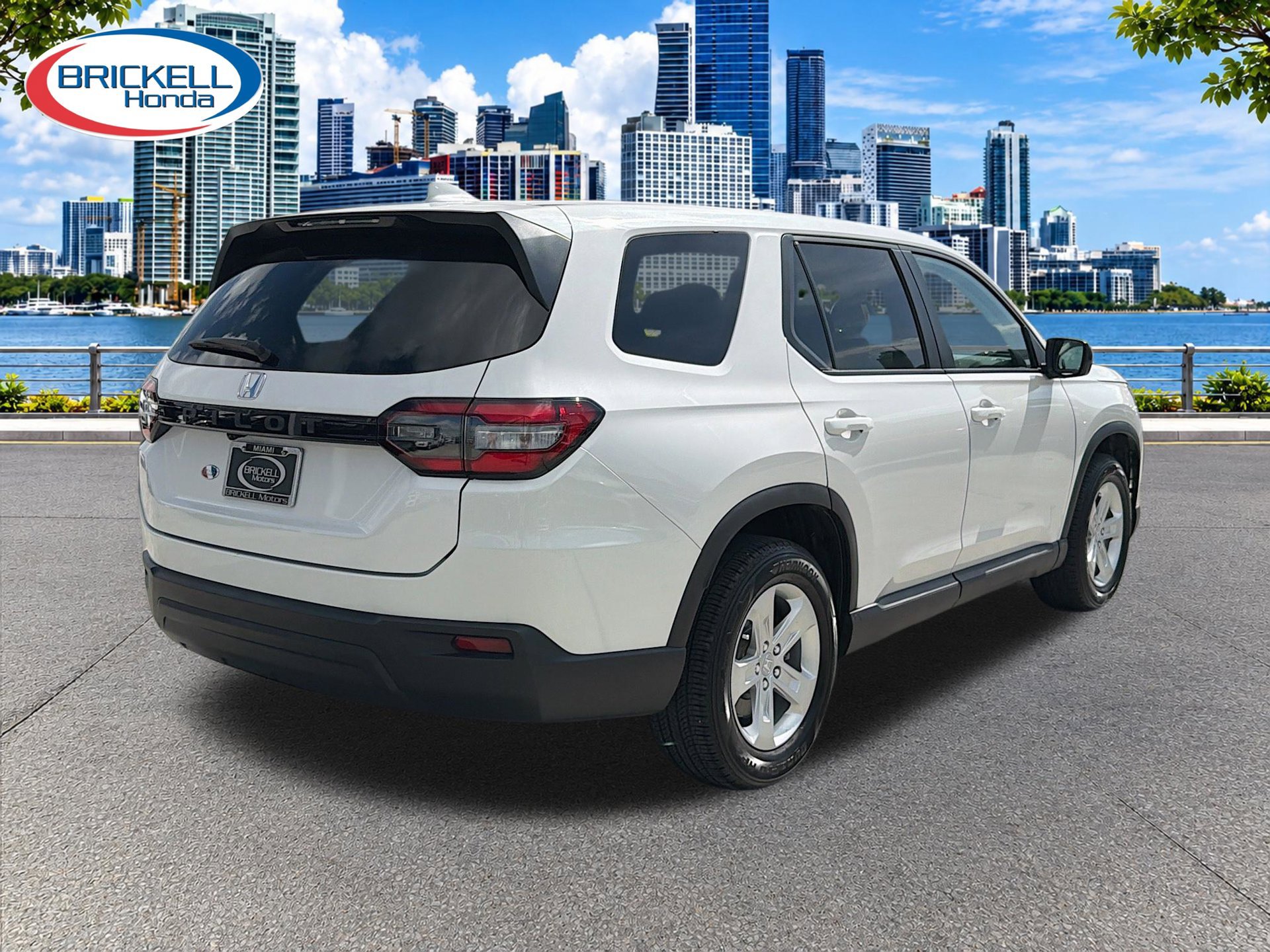 Used 2023 Honda Pilot LX image 3