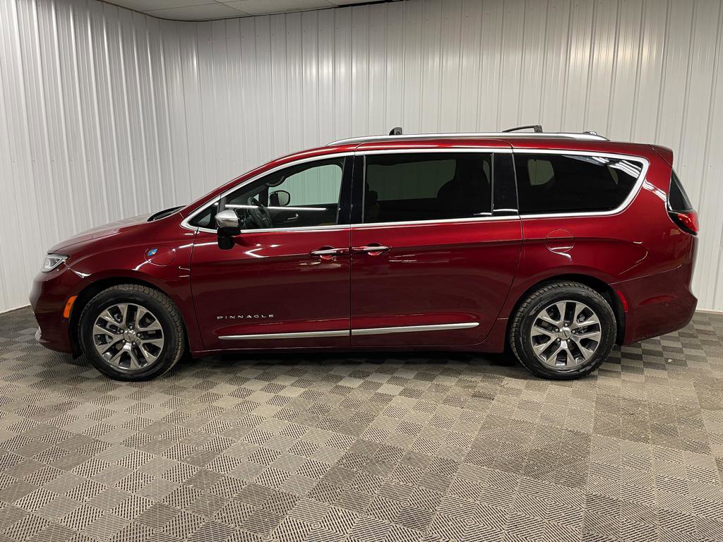 Used 2023 Chrysler Pacifica Pinnacle FWD image 7