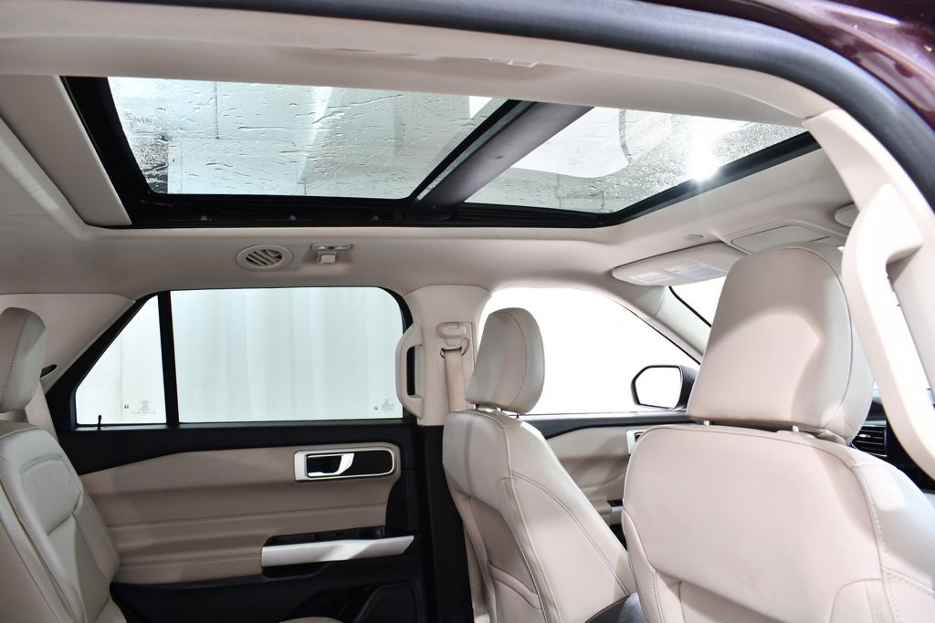 Used 2022 Ford Explorer XLT w/ Equipment Group 202A image 18