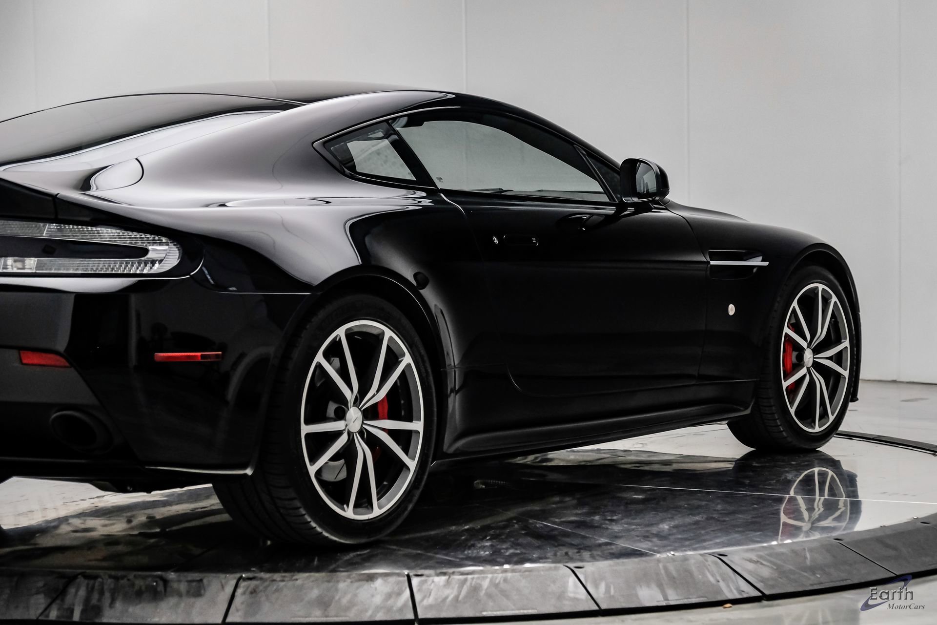 Used 2015 Aston Martin V8 Vantage GT RWD image 22