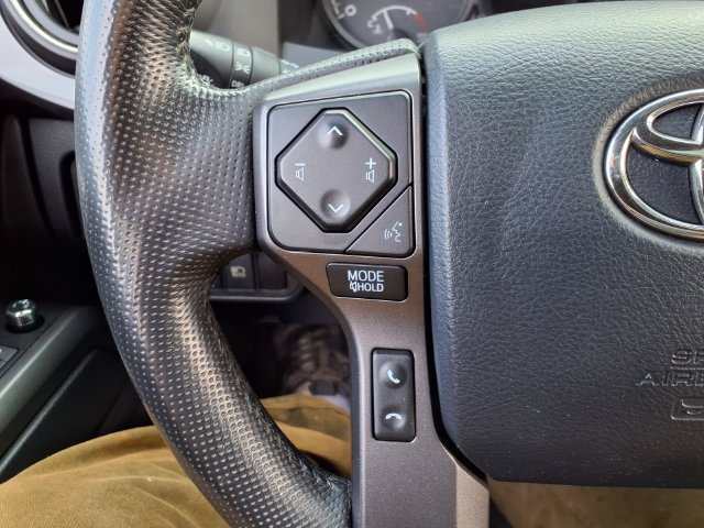 Used 2018 Toyota Tacoma TRD Off-Road AWD/4WD image 33