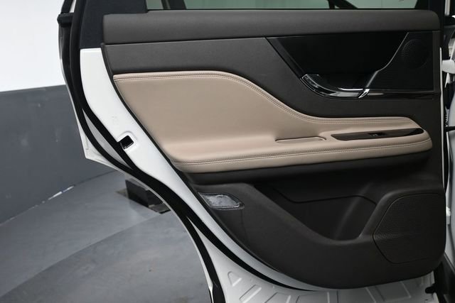 Used 2023 Lincoln Corsair AWD image 22