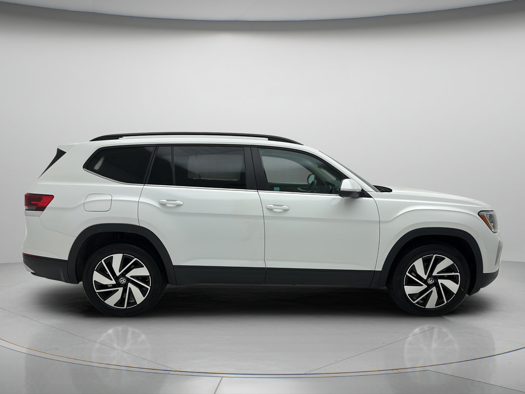 Used 2025 Volkswagen Atlas SE AWD/4WD image 4