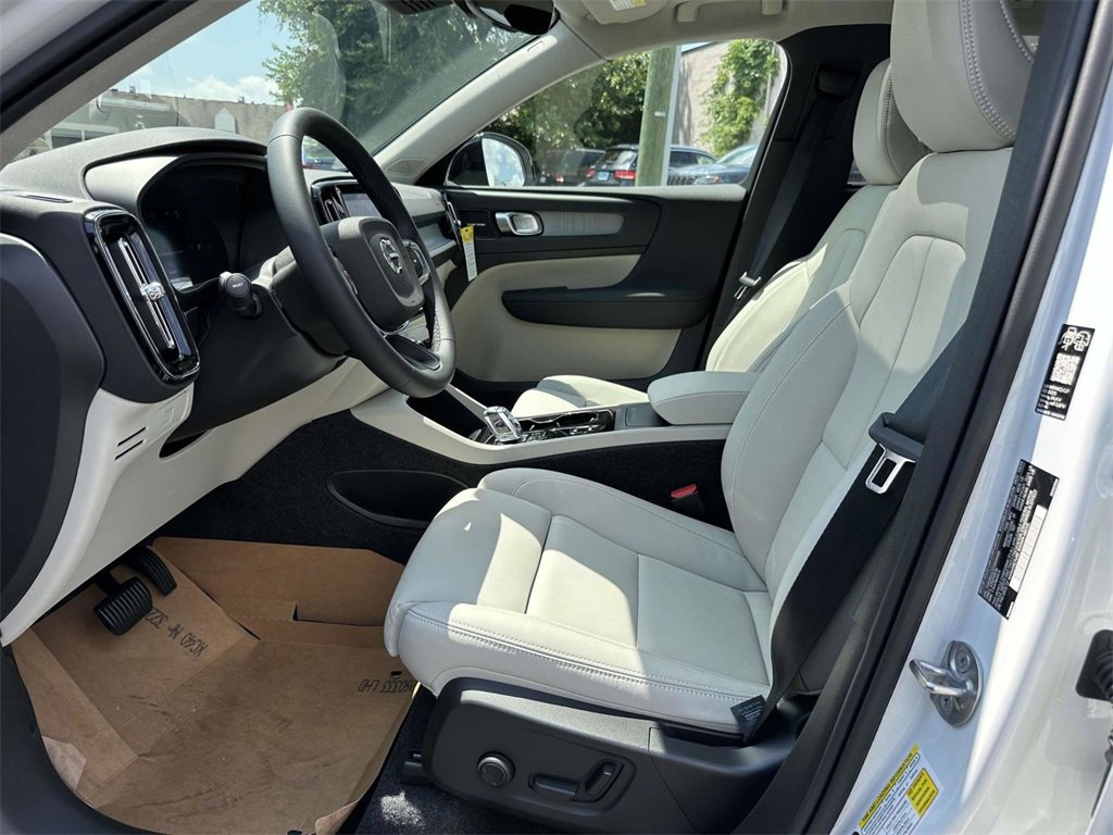 New 2026 Volvo XC40 B4 Plus w/ Protection Package Premier image 15