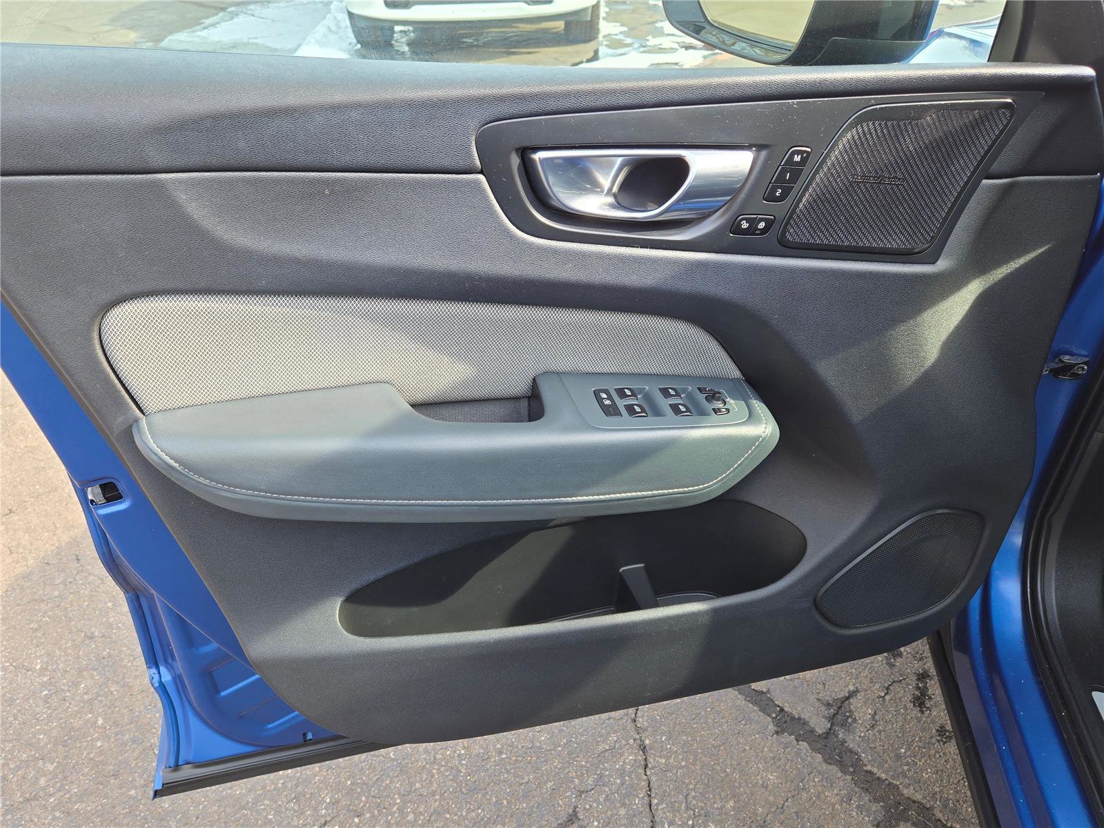 Used 2020 Volvo XC60 T5 R-Design image 23