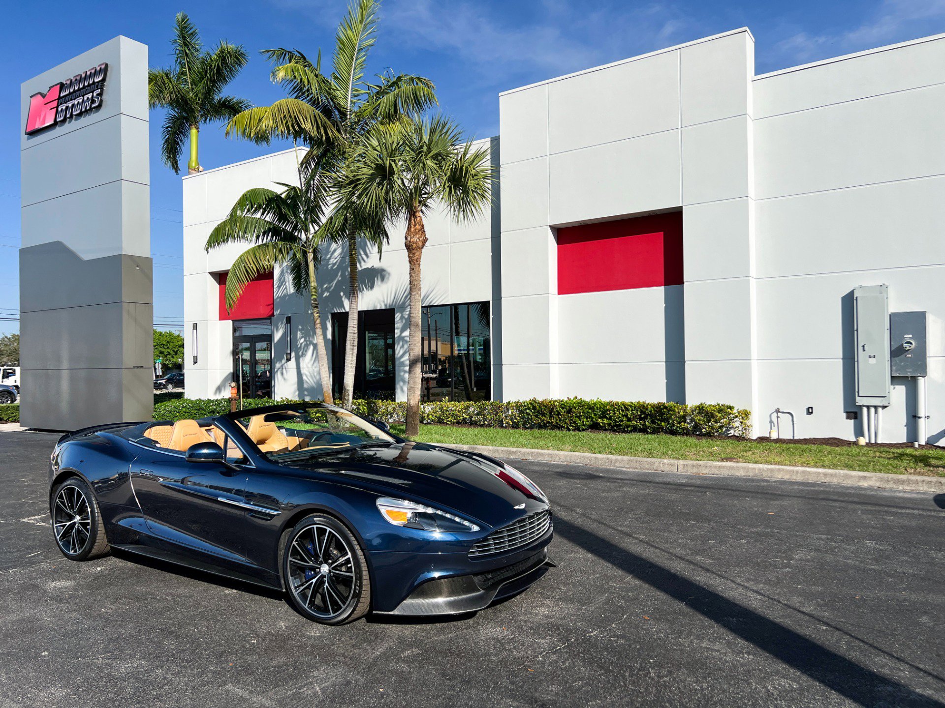Used 2014 Aston Martin Vanquish Volante image 1