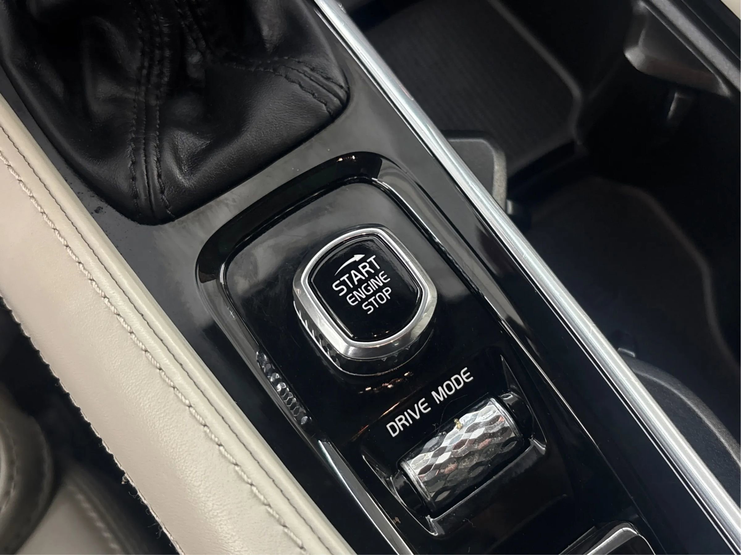 Used 2020 Volvo XC90 T6 Inscription w/ Protection Package Premier image 40