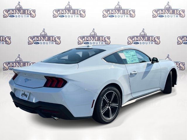 Used 2025 Ford Mustang Coupe RWD image 3