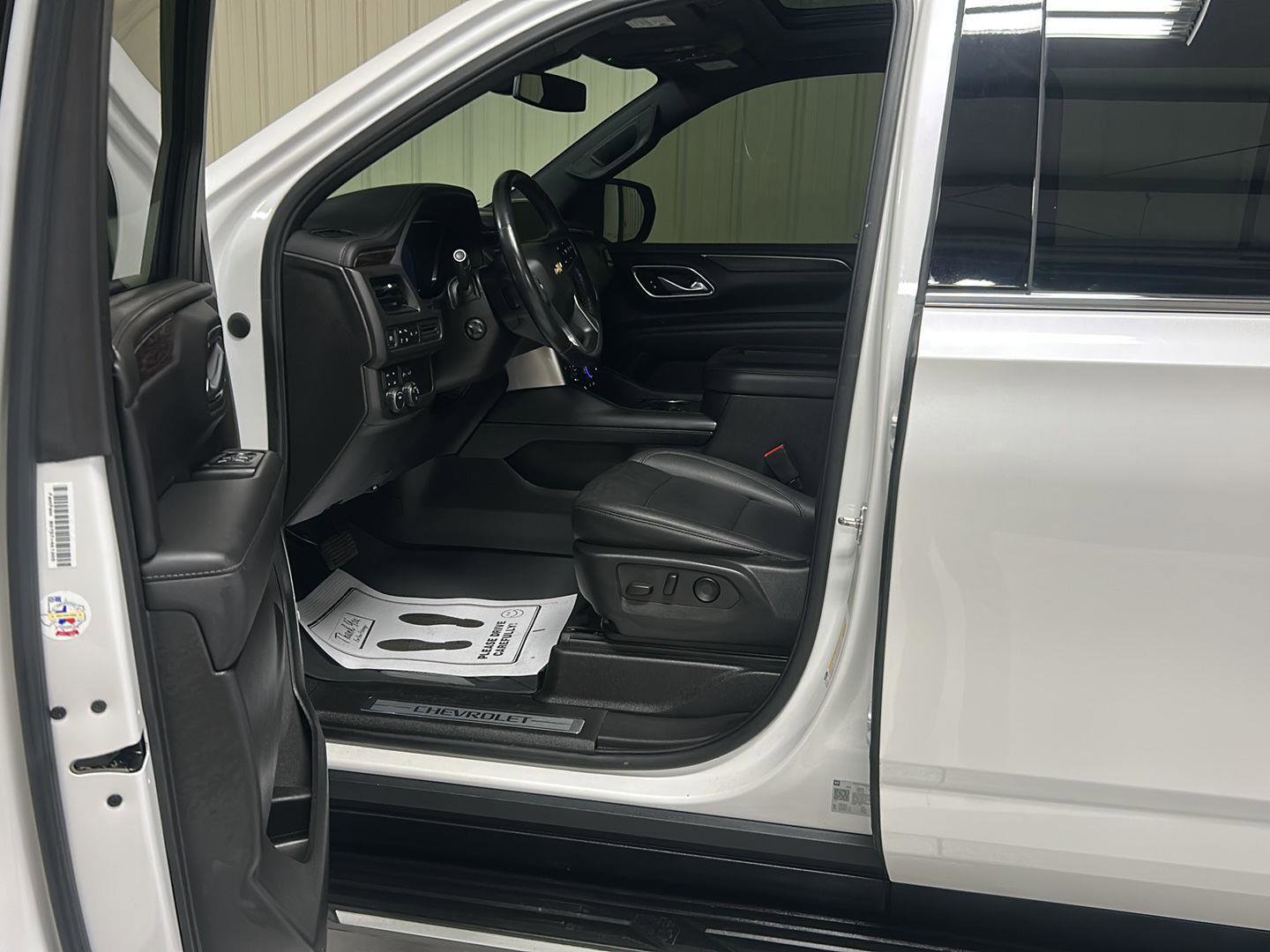 Used 2022 Chevrolet Suburban LT w/ Luxury Package image 8