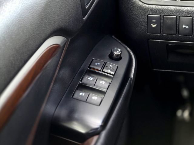 Used 2015 Toyota Highlander Limited AWD/4WD image 21