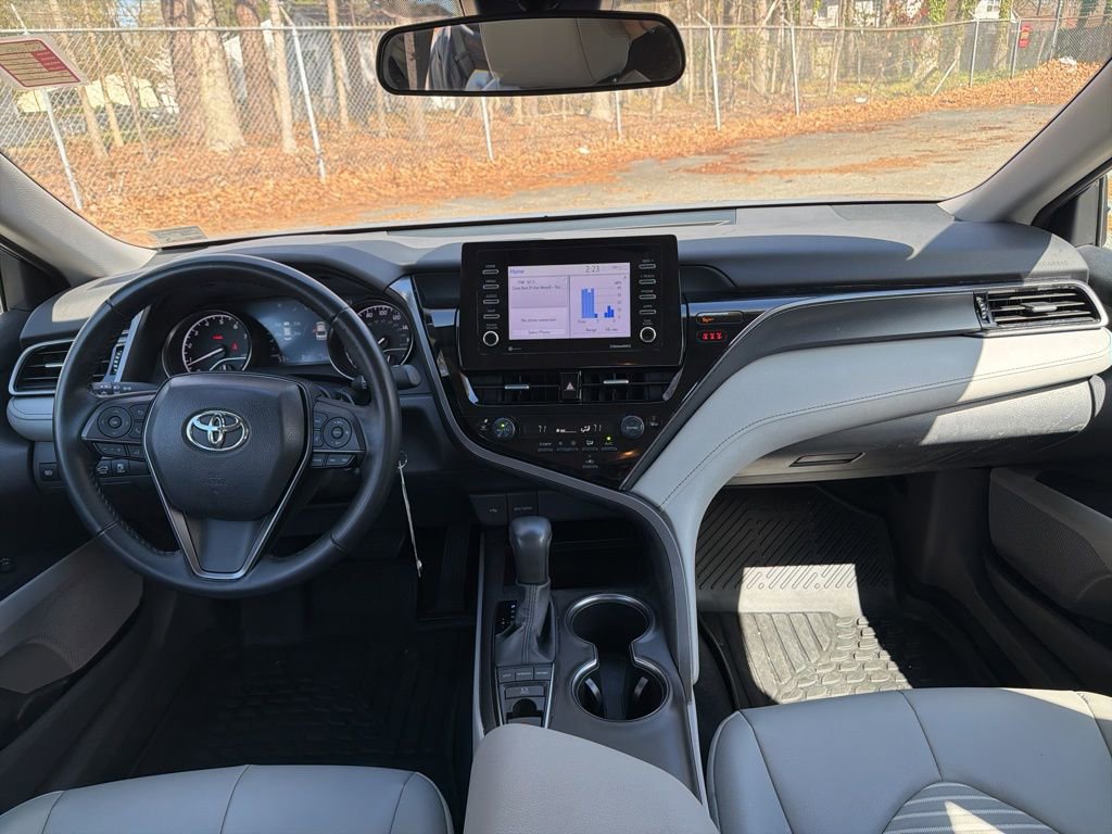 Used 2024 Toyota Camry SE image 10