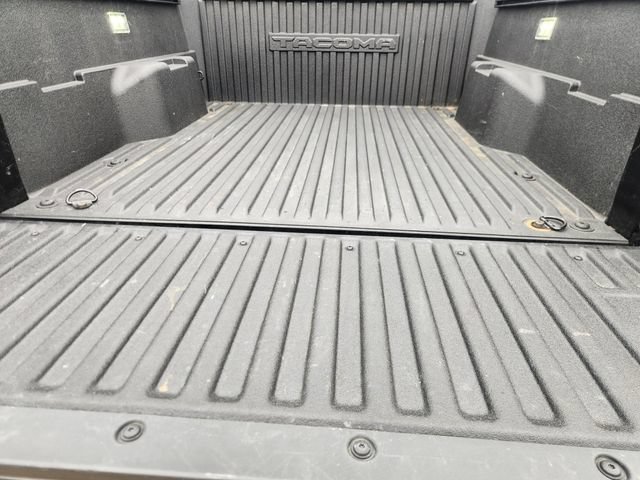 Used 2025 Toyota Tacoma TRD Sport AWD/4WD image 31