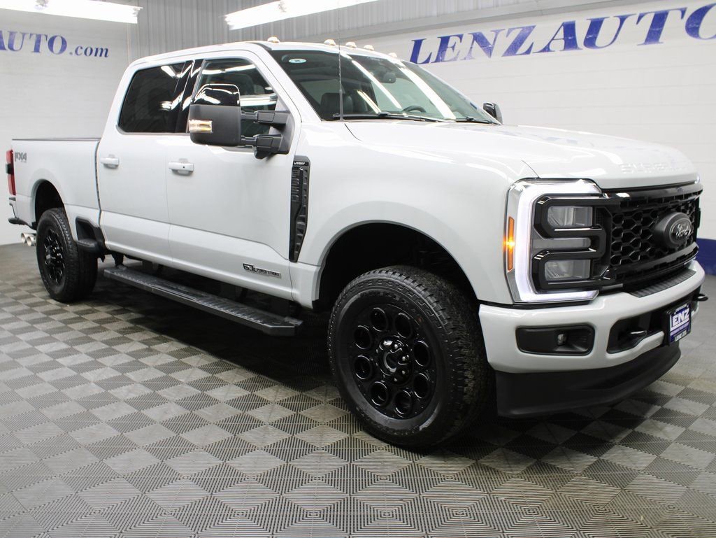 Used 2025 Ford F350 Lariat w/ Black Appearance Package image 3