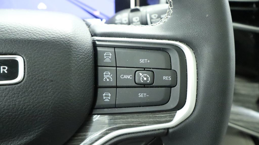 Used 2022 Jeep Wagoneer Series III w/ Premium Group I image 39