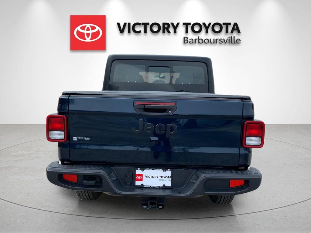 Used 2025 Jeep Gladiator Sport image 4