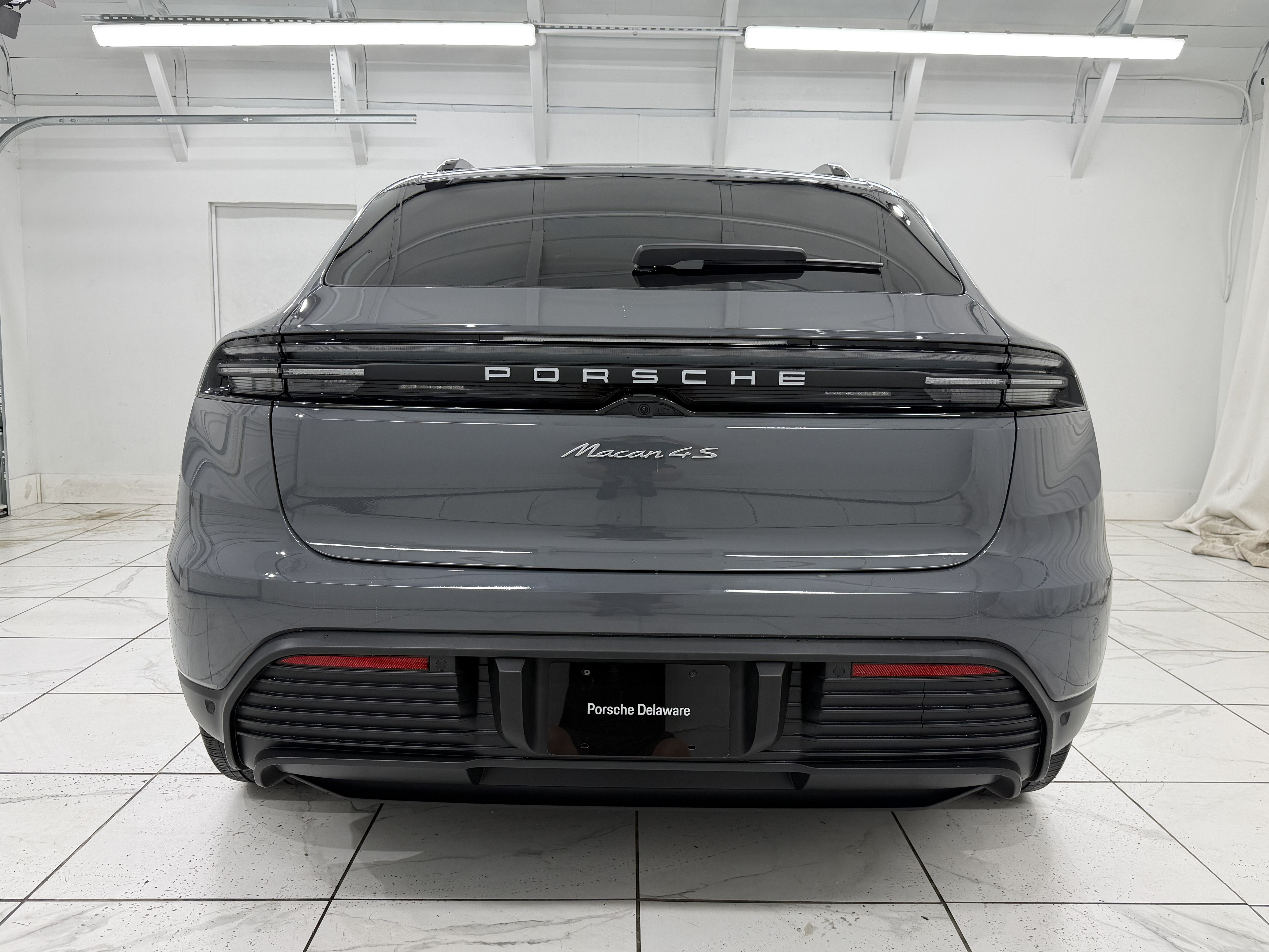Used 2025 Porsche Macan 4S Electric AWD/4WD image 13