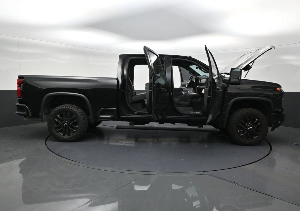 Used 2025 Chevrolet Silverado 2500 High Country w/ High Country Premium Package AWD/4WD image 29