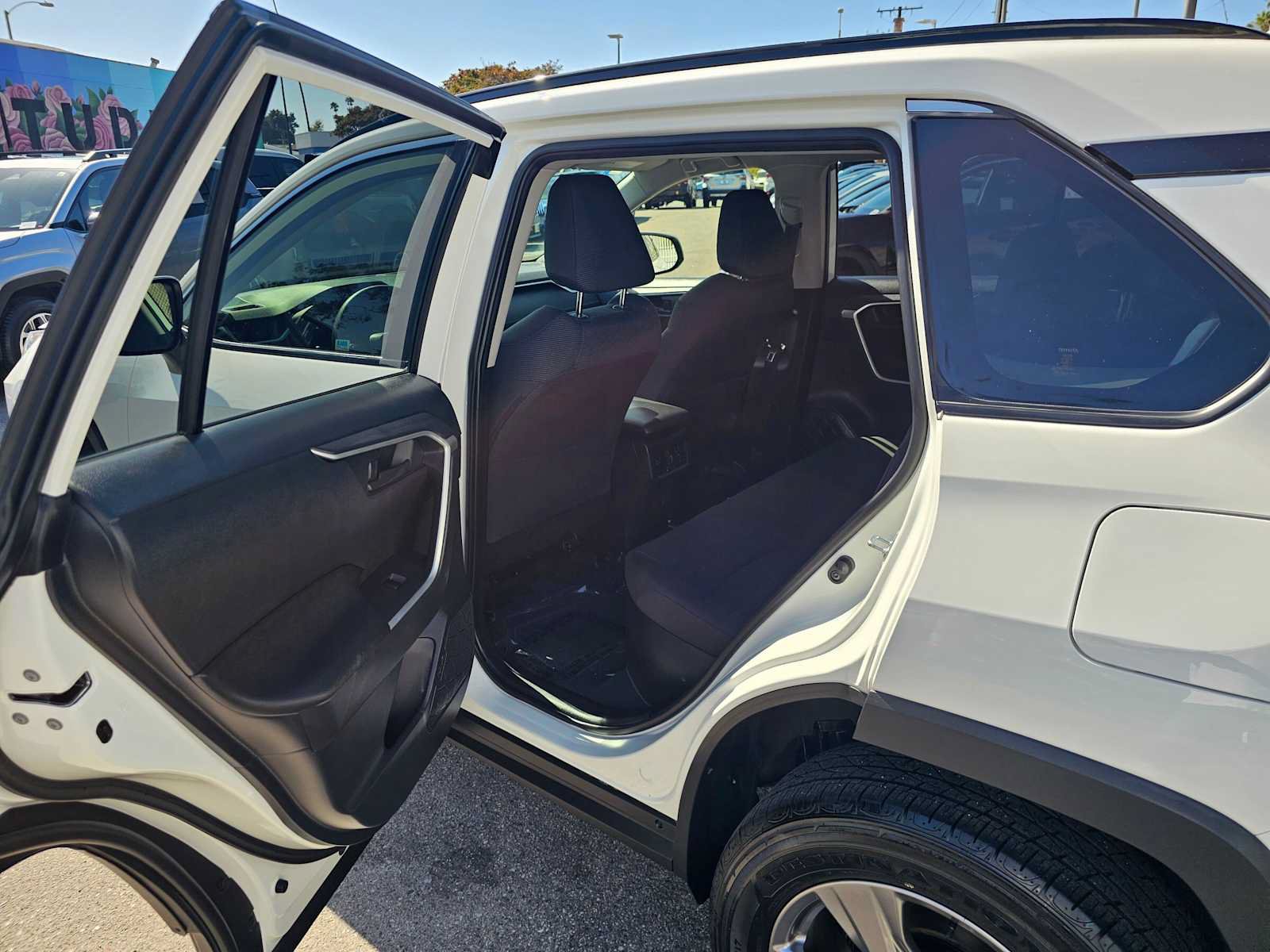 Used 2023 Toyota RAV4 LE AWD/4WD image 15