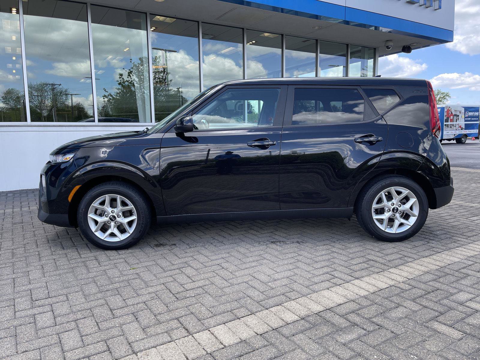 Used 2021 Kia Soul S FWD image 2