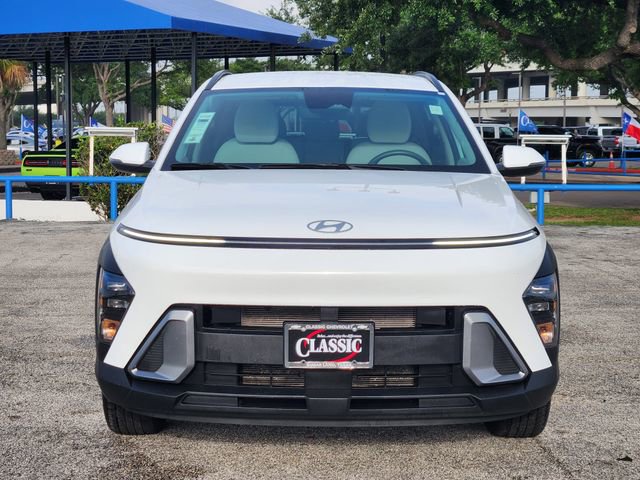 Used 2025 Hyundai Kona SEL image 2