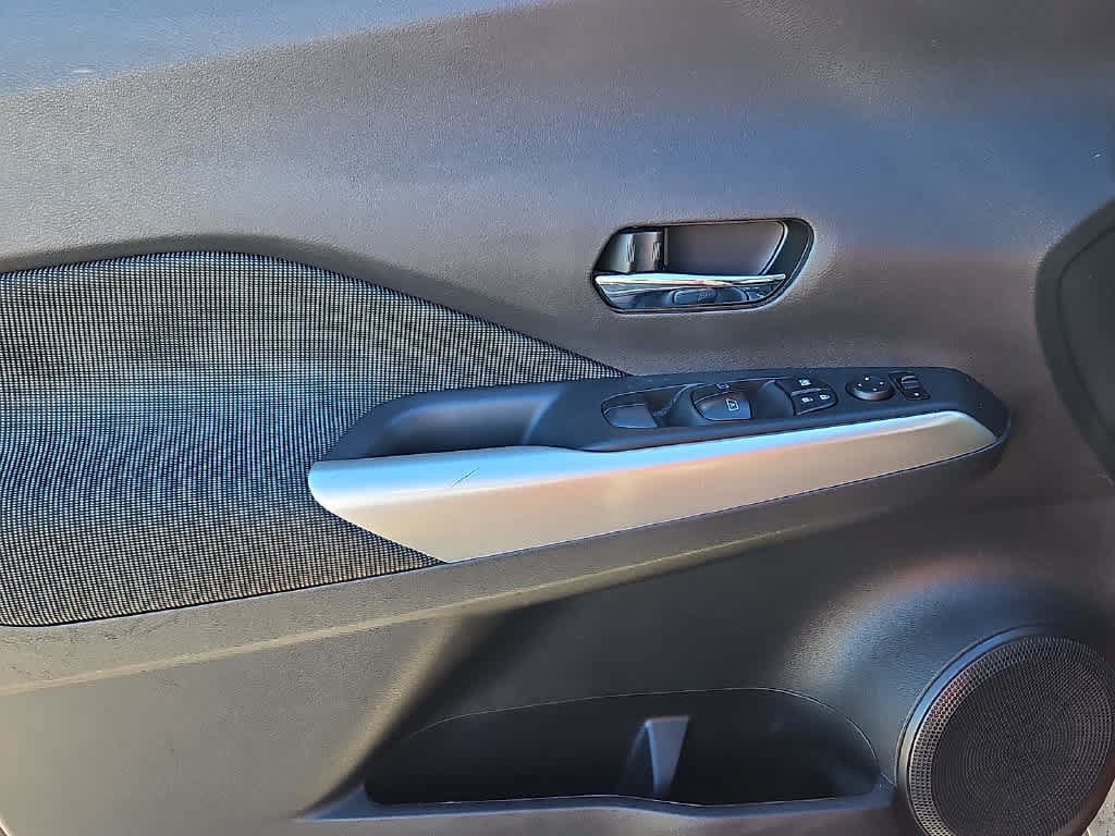 Used 2018 Nissan Kicks SV FWD image 11